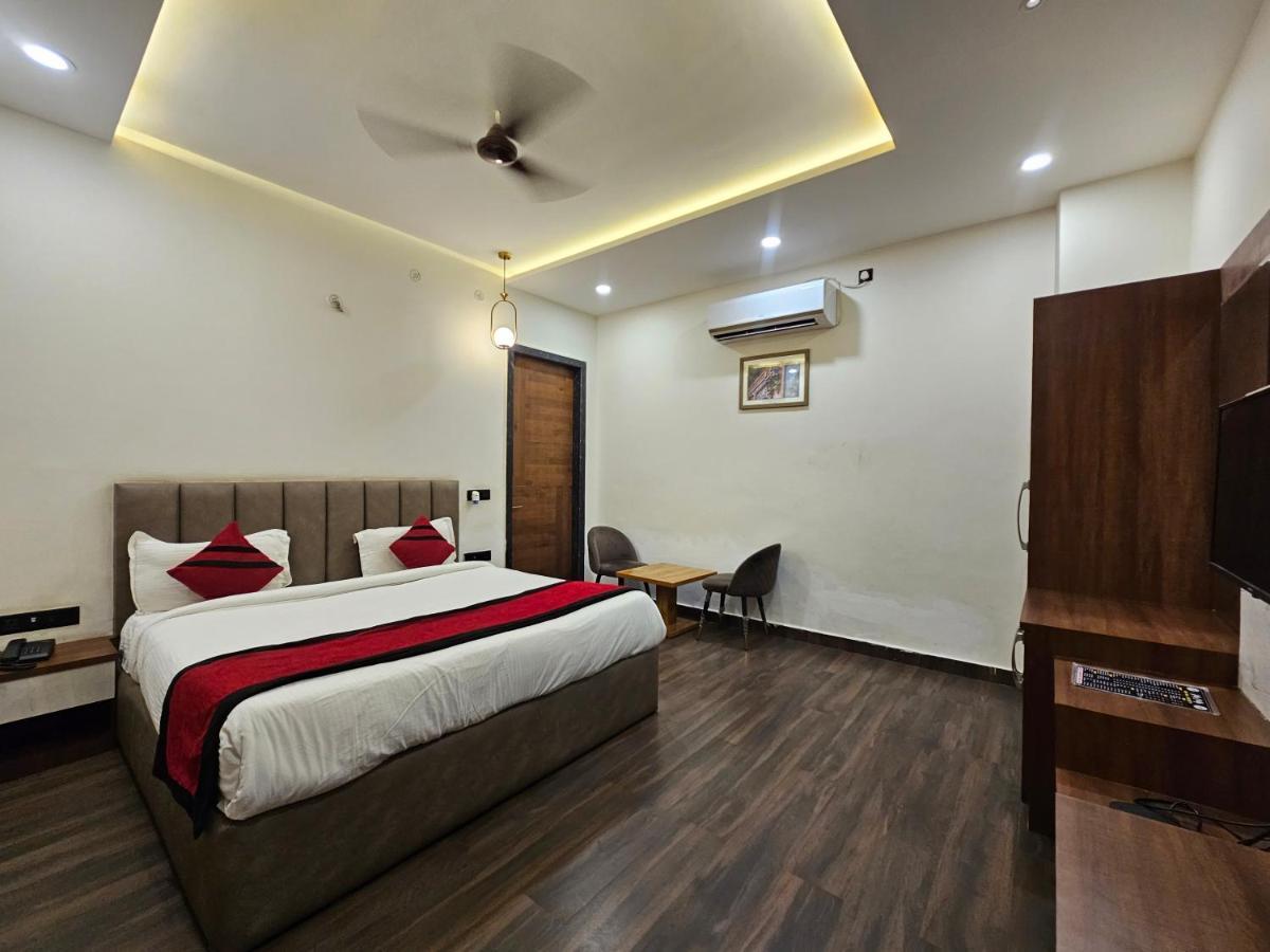 Rbs Hotel And Lawn Ayodhya Exterior photo