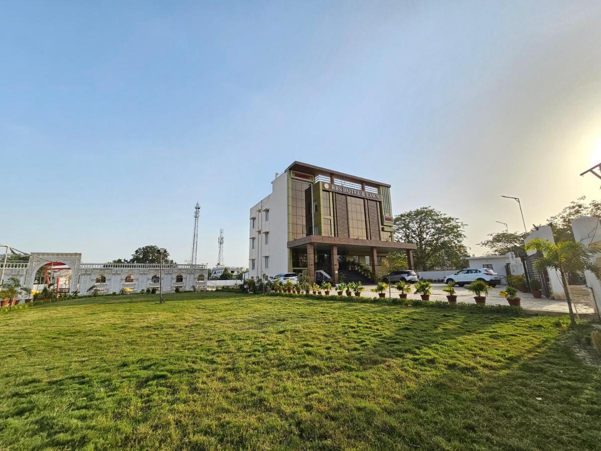 Rbs Hotel And Lawn Ayodhya Exterior photo